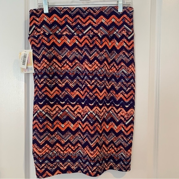 LulaRoe Cassie Chevron, Aztec or Southwest Print Pencil Skirt Size Large - Picture 3 of 6